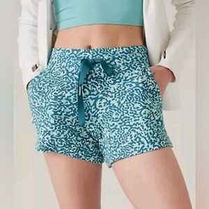 *NWT* Athleta Women's Clouded Leopard Balance Shorts